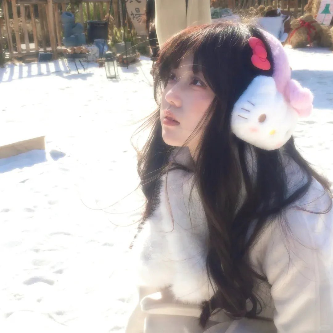 照片里的伴娘